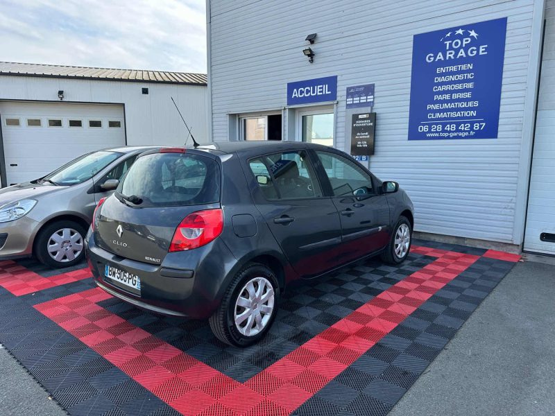 RENAULT CLIO 120 000 KMS 2005