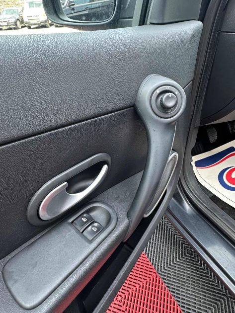 RENAULT CLIO 120 000 KMS 2005