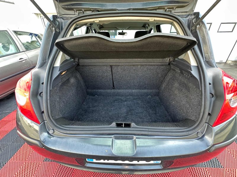 RENAULT CLIO 120 000 KMS 2005