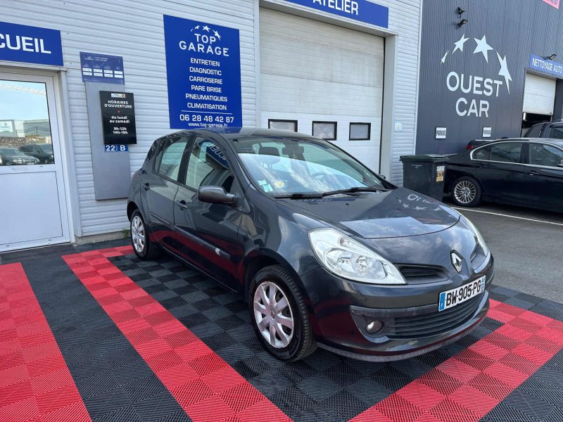 RENAULT CLIO 120 000 KMS 2005