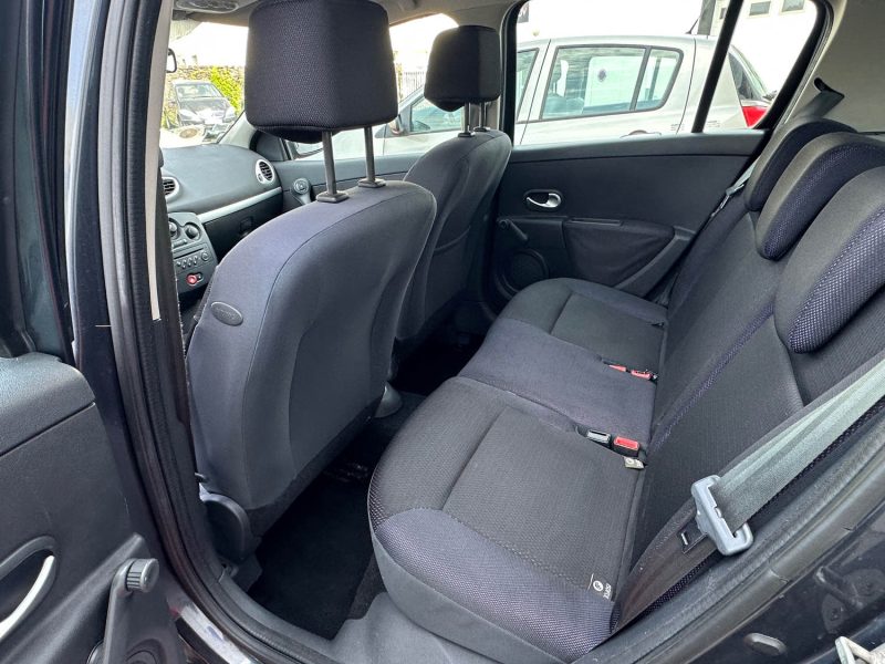 RENAULT CLIO 120 000 KMS 2005