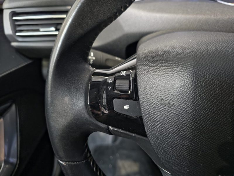 Peugeot 308 1.5 BlueHDi 100ch Allure / APPLE CARPLAY