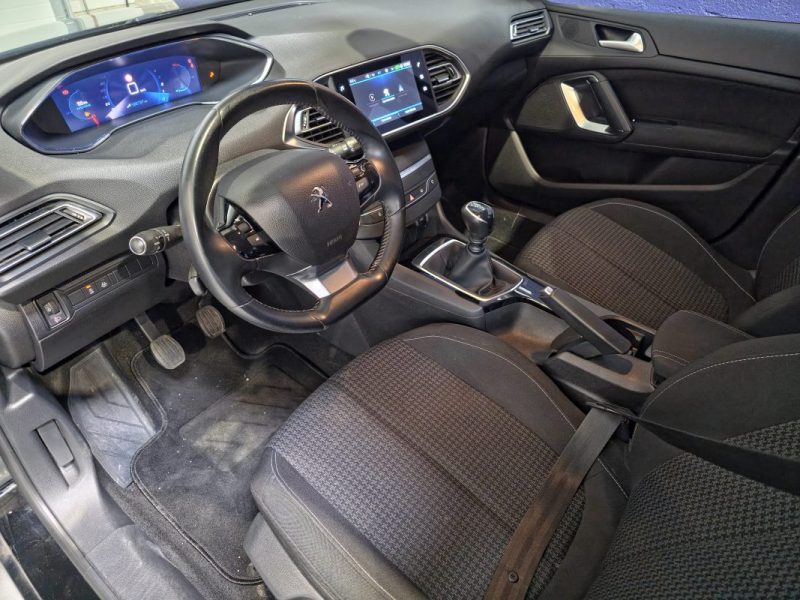 Peugeot 308 1.5 BlueHDi 100ch Allure / APPLE CARPLAY