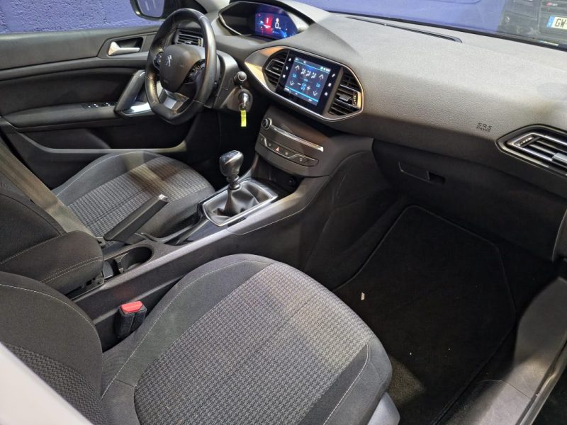 Peugeot 308 1.5 BlueHDi 100ch Allure / APPLE CARPLAY