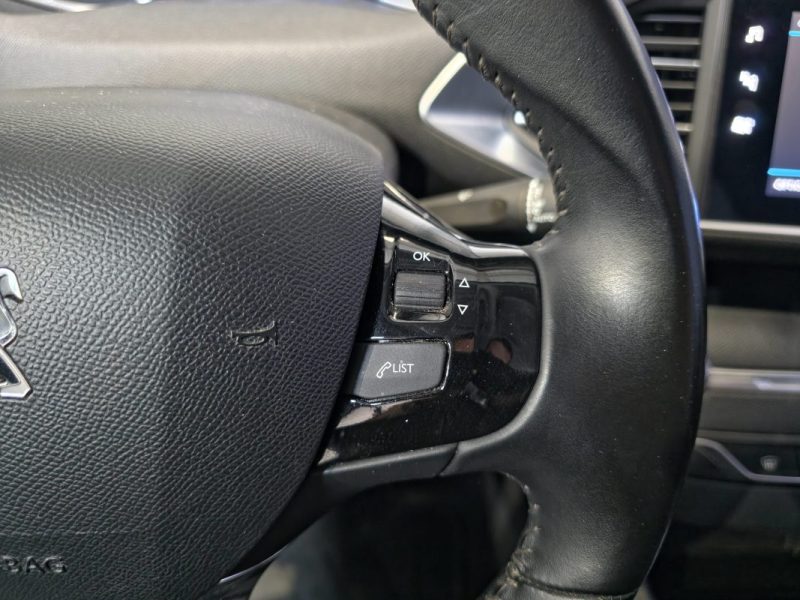 Peugeot 308 1.5 BlueHDi 100ch Allure / APPLE CARPLAY