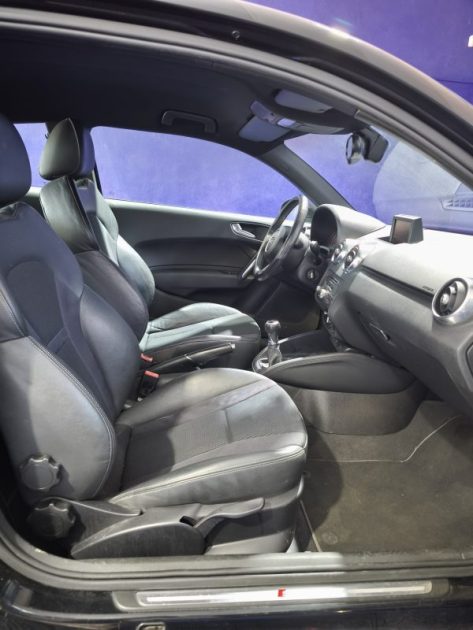 AUDI A1  1.6  TDI 105 Cv - S-LINE - CLIMATISATION - START AND TOP - RÉGULATEUR 
