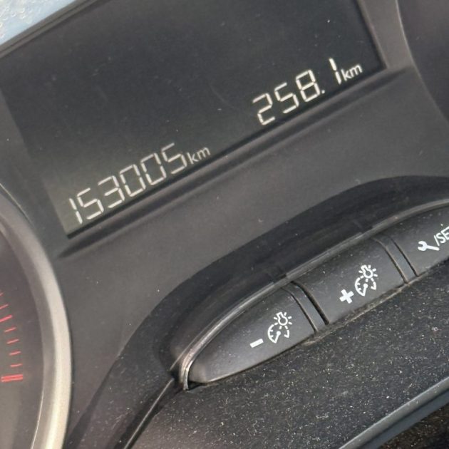 PEUGEOT 208 1.2 ess 82ch VENTE à MARCHAND SEULEMENT 2017