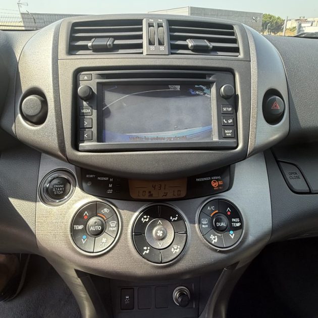 TOYOTA RAV4 2.0 D-4D 150ch LIFE 2WD  2012