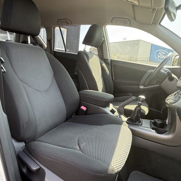 TOYOTA RAV4 2.0 D-4D 150ch LIFE 2WD  2012