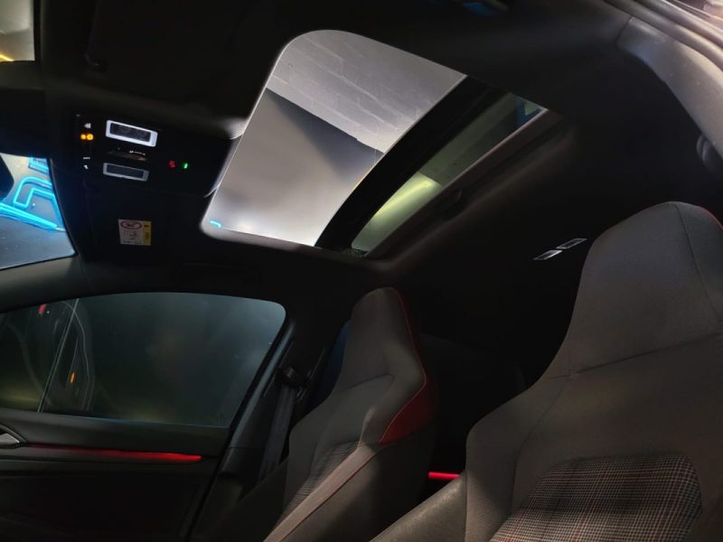 VOLKSWAGEN GOLF VIII GTI 2.0 TSI 245ch DSG7 / TOIT OUVRANT + HARMAN KARDON + TETE HAUTE /