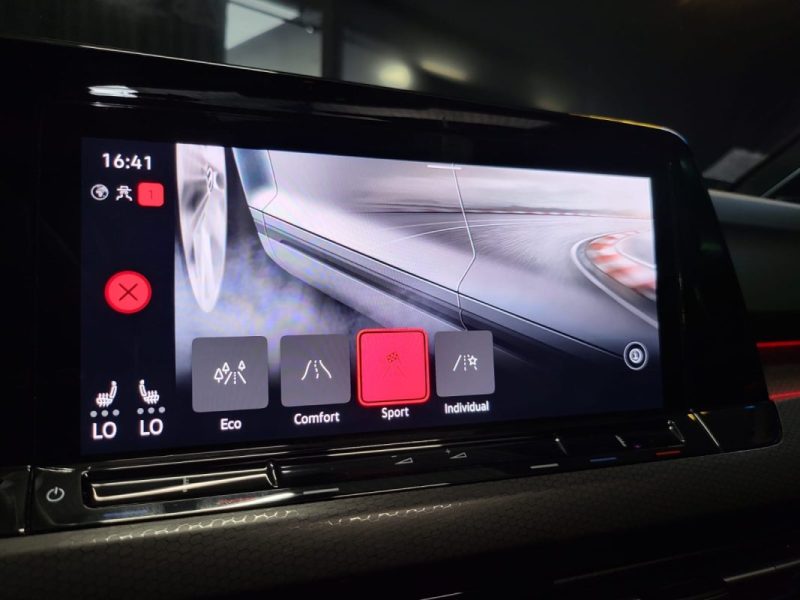 VOLKSWAGEN GOLF VIII GTI 2.0 TSI 245ch DSG7 / TOIT OUVRANT + HARMAN KARDON + TETE HAUTE /