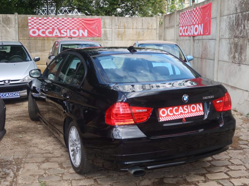 B.M.W. SERIE 3 2011