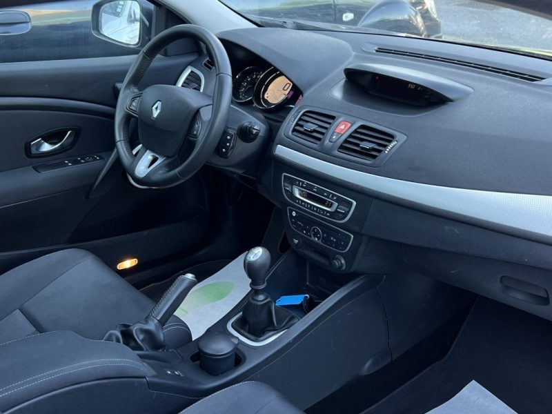 RENAULT MEGANE 3 III COUPE 1.4 TCE 130 Cv PREMIERE MAIN TOIT PANORAMIQUE CRIT AIR 1 - GARANTIE 1 AN