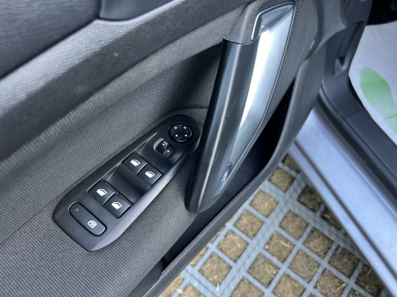 PEUGEOT 308 II PHASE 2 ALLURE 1.2 130 Cv BOITE AUTO EAT8 / APPLE & ANDROID 29 900 km - GARANTIE 1 AN