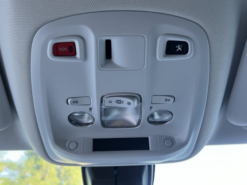 PEUGEOT 308 II PHASE 2 ALLURE 1.2 130 Cv BOITE AUTO EAT8 / APPLE & ANDROID 29 900 km - GARANTIE 1 AN