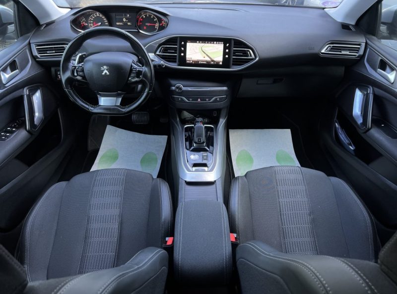 PEUGEOT 308 II PHASE 2 ALLURE 1.2 130 Cv BOITE AUTO EAT8 / APPLE & ANDROID 29 900 km - GARANTIE 1 AN