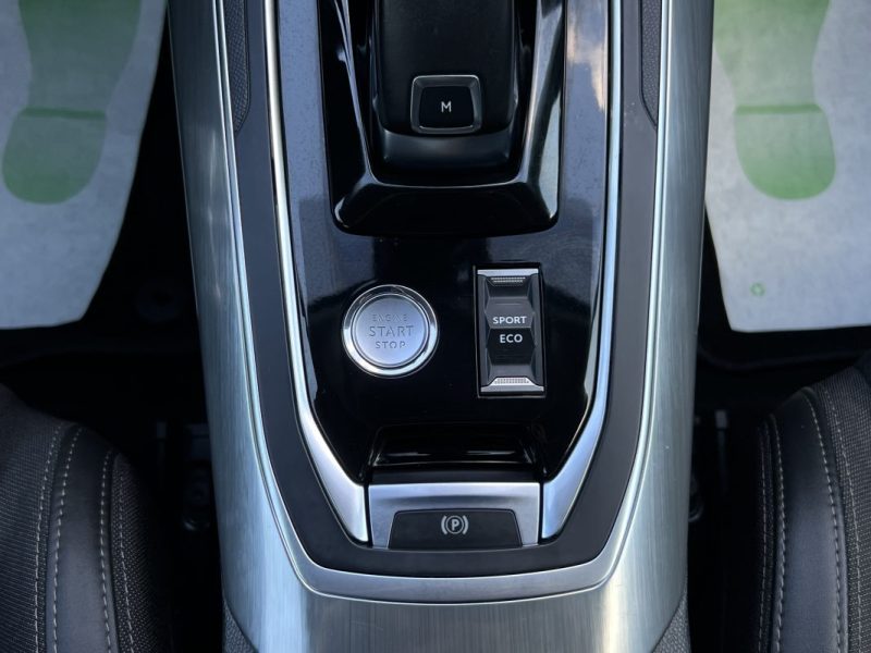 PEUGEOT 308 II PHASE 2 ALLURE 1.2 130 Cv BOITE AUTO EAT8 / APPLE & ANDROID 29 900 km - GARANTIE 1 AN