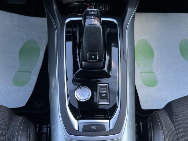 PEUGEOT 308 II PHASE 2 ALLURE 1.2 130 Cv BOITE AUTO EAT8 / APPLE & ANDROID 29 900 km - GARANTIE 1 AN