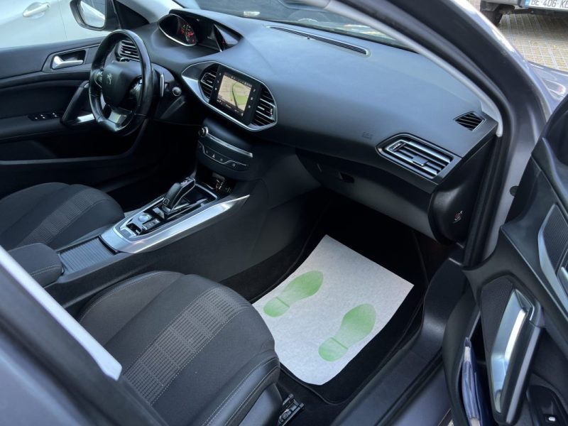 PEUGEOT 308 II PHASE 2 ALLURE 1.2 130 Cv BOITE AUTO EAT8 / APPLE & ANDROID 29 900 km - GARANTIE 1 AN