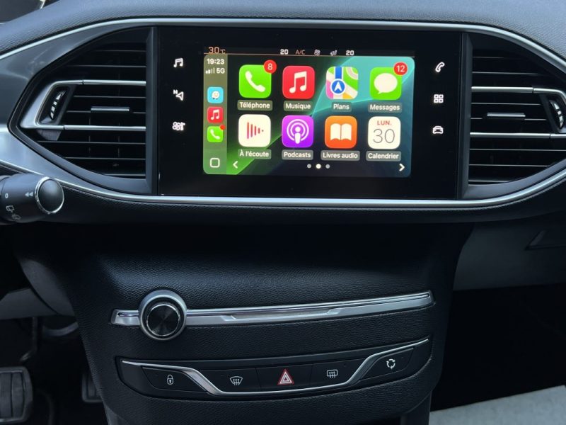 PEUGEOT 308 II PHASE 2 ALLURE 1.2 130 Cv BOITE AUTO EAT8 / APPLE & ANDROID 29 900 km - GARANTIE 1 AN