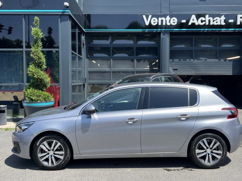 PEUGEOT 308 II PHASE 2 ALLURE 1.2 130 Cv BOITE AUTO EAT8 / APPLE & ANDROID 29 900 km - GARANTIE 1 AN
