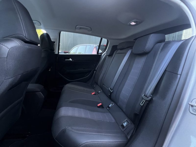 PEUGEOT 308 II PHASE 2 ALLURE 1.2 130 Cv BOITE AUTO EAT8 / APPLE & ANDROID 29 900 km - GARANTIE 1 AN