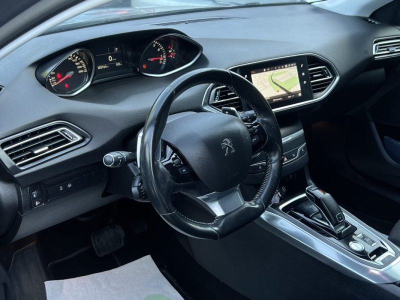 PEUGEOT 308 II PHASE 2 ALLURE 1.2 130 Cv BOITE AUTO EAT8 / APPLE & ANDROID 29 900 km - GARANTIE 1 AN