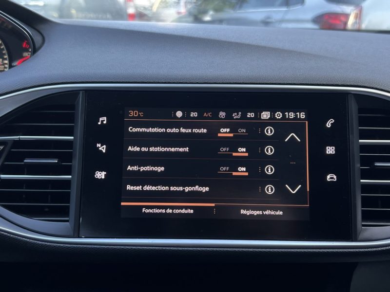 PEUGEOT 308 II PHASE 2 ALLURE 1.2 130 Cv BOITE AUTO EAT8 / APPLE & ANDROID 29 900 km - GARANTIE 1 AN