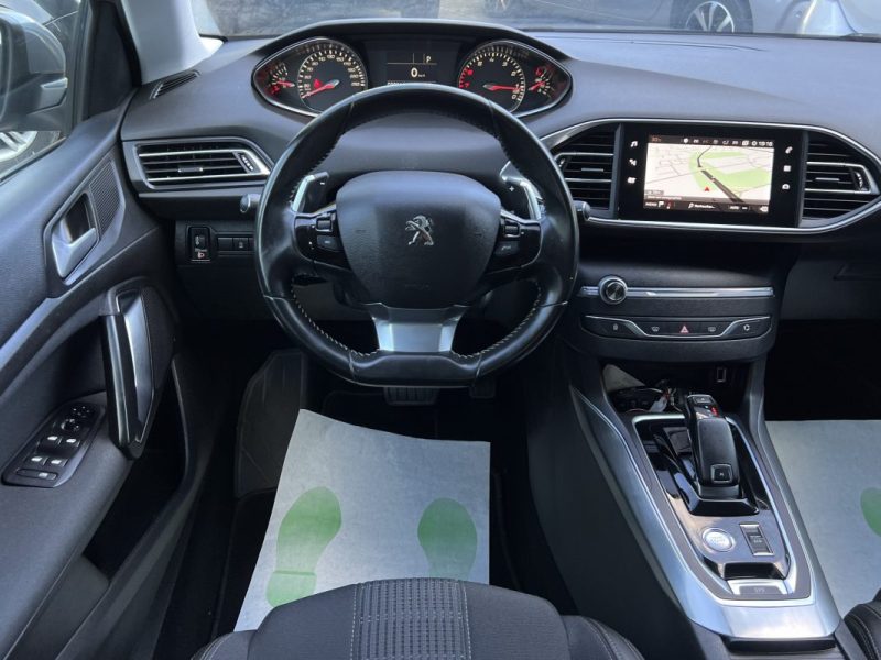 PEUGEOT 308 II PHASE 2 ALLURE 1.2 130 Cv BOITE AUTO EAT8 / APPLE & ANDROID 29 900 km - GARANTIE 1 AN