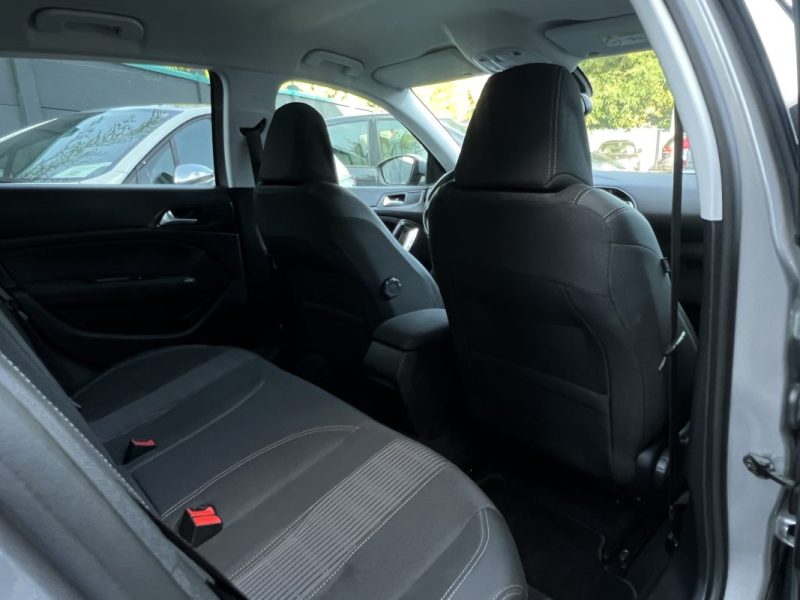 PEUGEOT 308 II PHASE 2 ALLURE 1.2 130 Cv BOITE AUTO EAT8 / APPLE & ANDROID 29 900 km - GARANTIE 1 AN