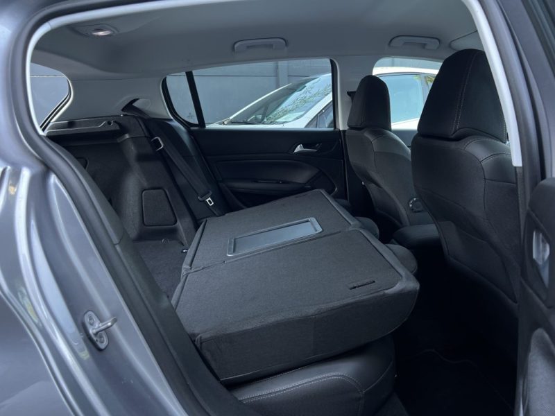 PEUGEOT 308 II PHASE 2 ALLURE 1.2 130 Cv BOITE AUTO EAT8 / APPLE & ANDROID 29 900 km - GARANTIE 1 AN