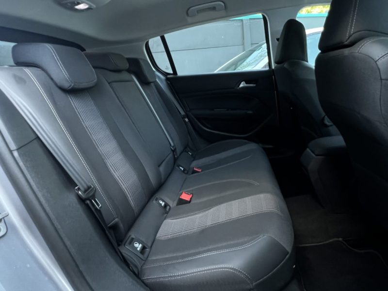 PEUGEOT 308 II PHASE 2 ALLURE 1.2 130 Cv BOITE AUTO EAT8 / APPLE & ANDROID 29 900 km - GARANTIE 1 AN