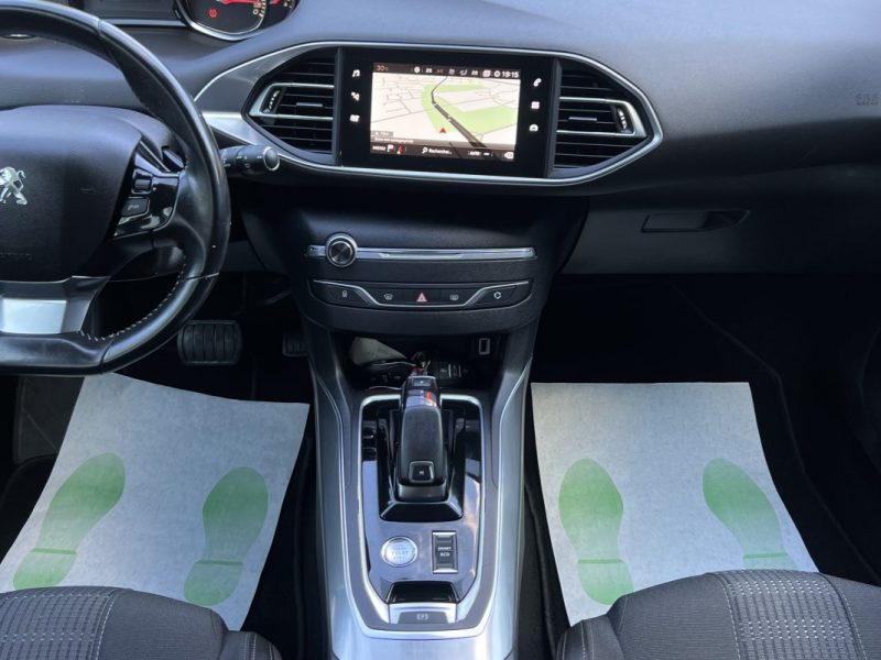 PEUGEOT 308 II PHASE 2 ALLURE 1.2 130 Cv BOITE AUTO EAT8 / APPLE & ANDROID 29 900 km - GARANTIE 1 AN