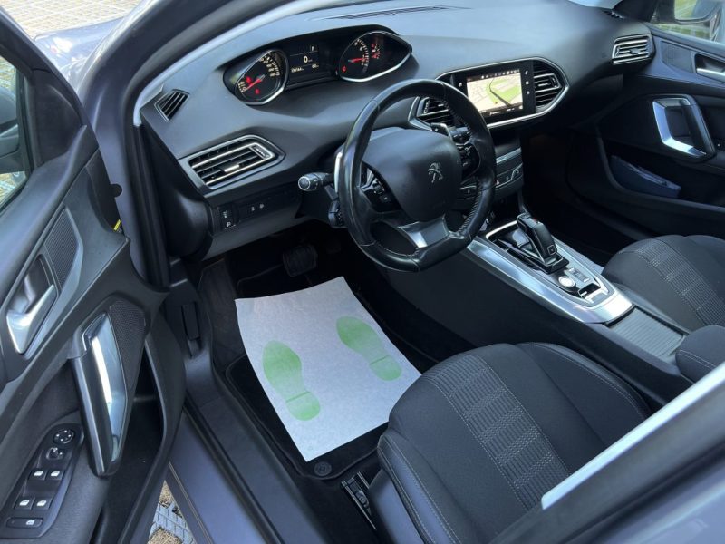 PEUGEOT 308 II PHASE 2 ALLURE 1.2 130 Cv BOITE AUTO EAT8 / APPLE & ANDROID 29 900 km - GARANTIE 1 AN