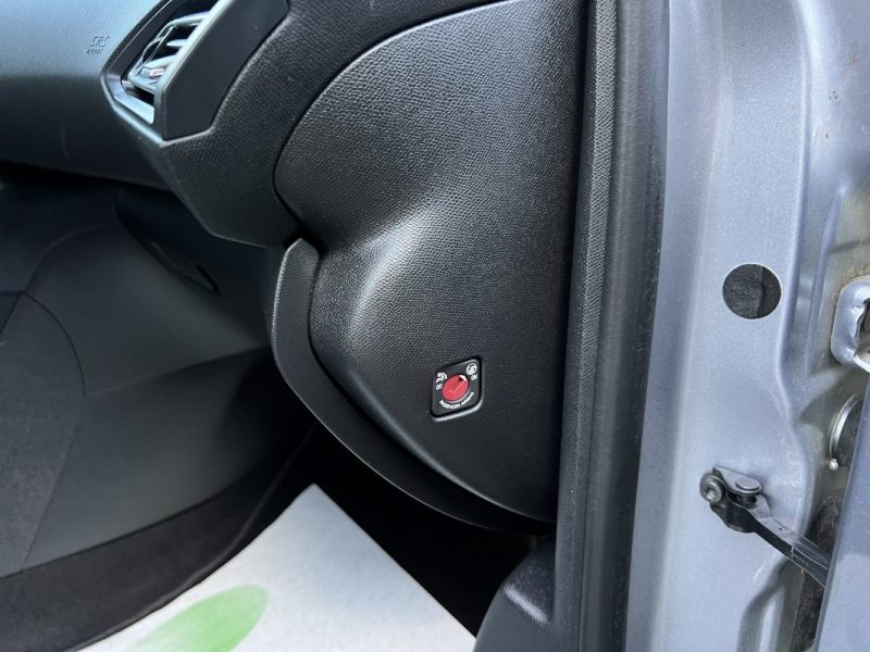 PEUGEOT 308 II PHASE 2 ALLURE 1.2 130 Cv BOITE AUTO EAT8 / APPLE & ANDROID 29 900 km - GARANTIE 1 AN