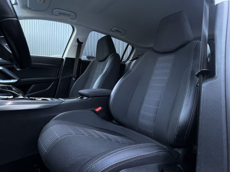 PEUGEOT 308 II PHASE 2 ALLURE 1.2 130 Cv BOITE AUTO EAT8 / APPLE & ANDROID 29 900 km - GARANTIE 1 AN