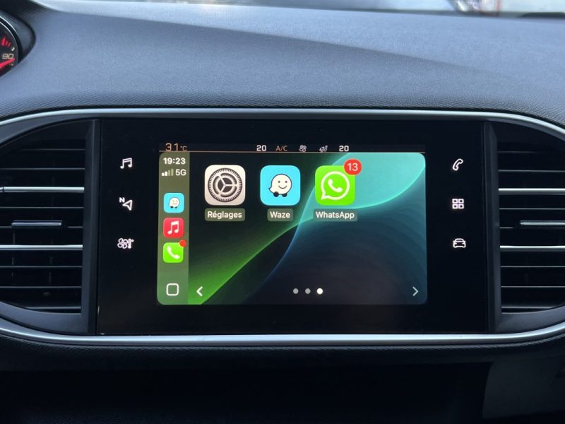 PEUGEOT 308 II PHASE 2 ALLURE 1.2 130 Cv BOITE AUTO EAT8 / APPLE & ANDROID 29 900 km - GARANTIE 1 AN