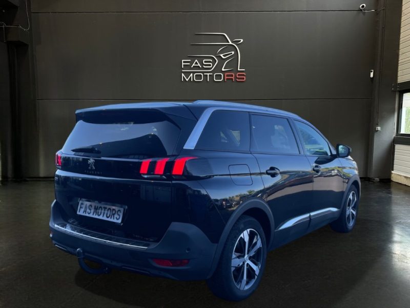 PEUGEOT 5008 2019