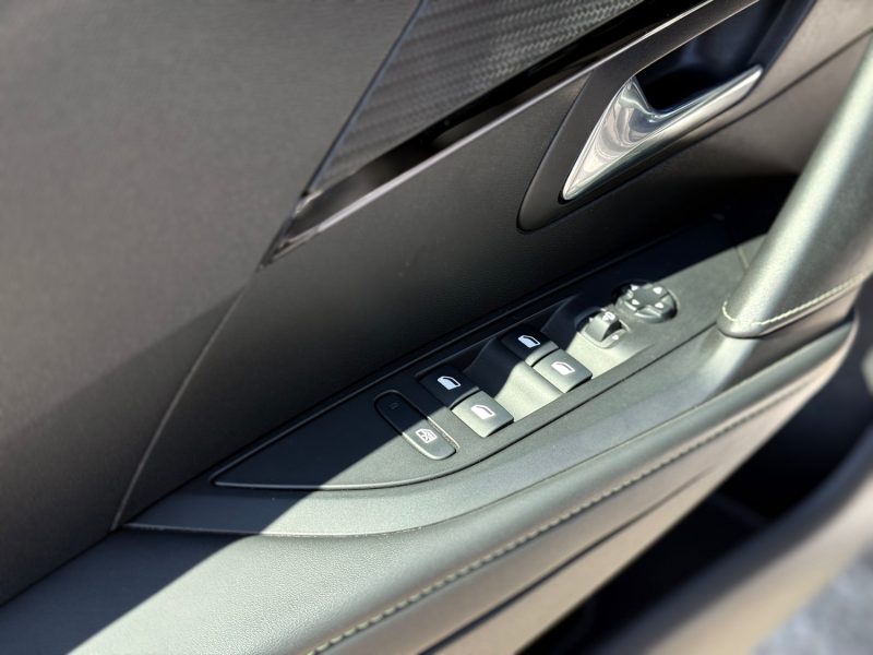 PEUGEOT 208 2021