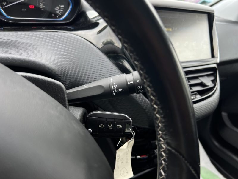 PEUGEOT 208 PHASE 2 FELINE 1.2 110 Cv TOIT PANO CUIR APPLE & ANDROID 17 900 Kms - GARANTIE 1 AN