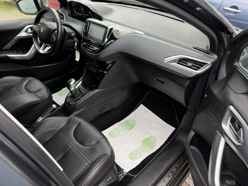 PEUGEOT 208 PHASE 2 FELINE 1.2 110 Cv TOIT PANO CUIR APPLE & ANDROID 17 900 Kms - GARANTIE 1 AN