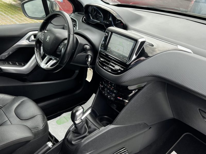 PEUGEOT 208 PHASE 2 FELINE 1.2 110 Cv TOIT PANO CUIR APPLE & ANDROID 17 900 Kms - GARANTIE 1 AN