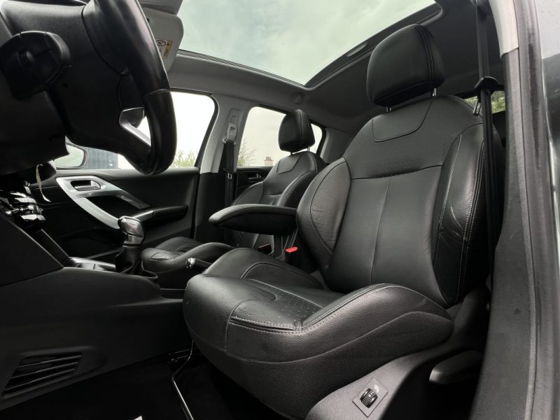 PEUGEOT 208 PHASE 2 FELINE 1.2 110 Cv TOIT PANO CUIR APPLE & ANDROID 17 900 Kms - GARANTIE 1 AN