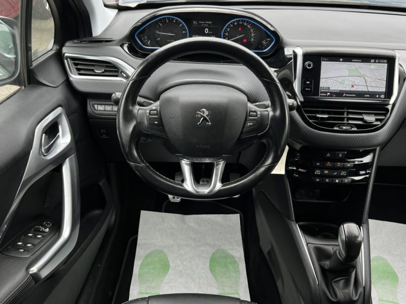 PEUGEOT 208 PHASE 2 FELINE 1.2 110 Cv TOIT PANO CUIR APPLE & ANDROID 17 900 Kms - GARANTIE 1 AN