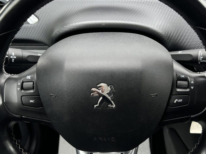 PEUGEOT 208 PHASE 2 FELINE 1.2 110 Cv TOIT PANO CUIR APPLE & ANDROID 17 900 Kms - GARANTIE 1 AN