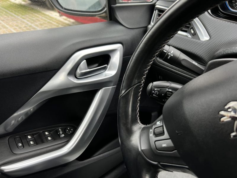 PEUGEOT 208 PHASE 2 FELINE 1.2 110 Cv TOIT PANO CUIR APPLE & ANDROID 17 900 Kms - GARANTIE 1 AN