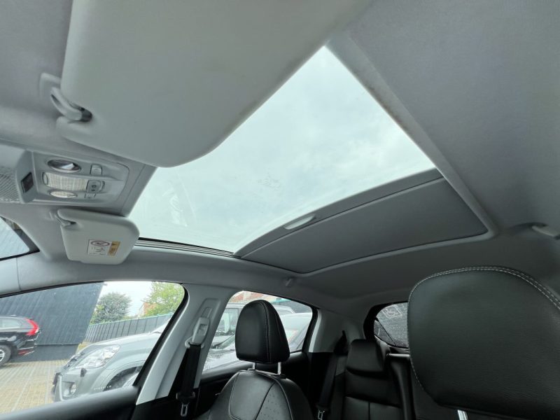 PEUGEOT 208 PHASE 2 FELINE 1.2 110 Cv TOIT PANO CUIR APPLE & ANDROID 17 900 Kms - GARANTIE 1 AN