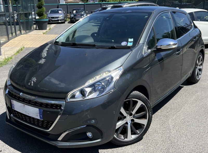 PEUGEOT 208 PHASE 2 FELINE 1.2 110 Cv TOIT PANO CUIR APPLE & ANDROID 17 900 Kms - GARANTIE 1 AN