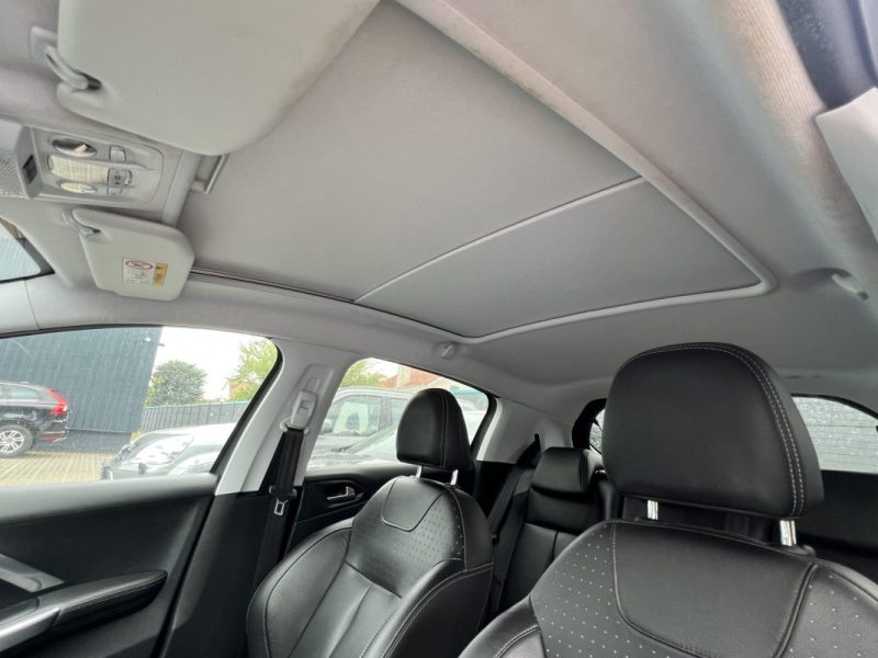 PEUGEOT 208 PHASE 2 FELINE 1.2 110 Cv TOIT PANO CUIR APPLE & ANDROID 17 900 Kms - GARANTIE 1 AN