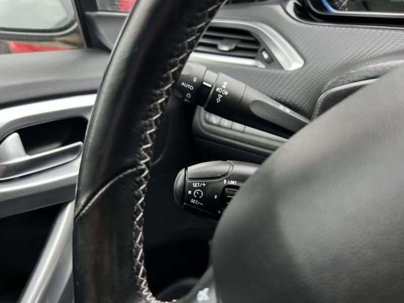 PEUGEOT 208 PHASE 2 FELINE 1.2 110 Cv TOIT PANO CUIR APPLE & ANDROID 17 900 Kms - GARANTIE 1 AN